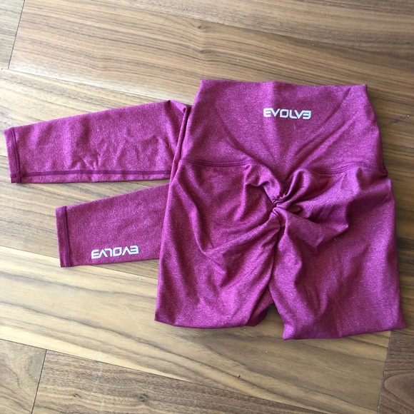 NWOT Evolve Apparel Super Scrunch Crimson Red Leggings - Picture 4 of 10